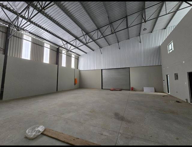 350M² WAREHOUSE TO LET IN CLEVELAND
